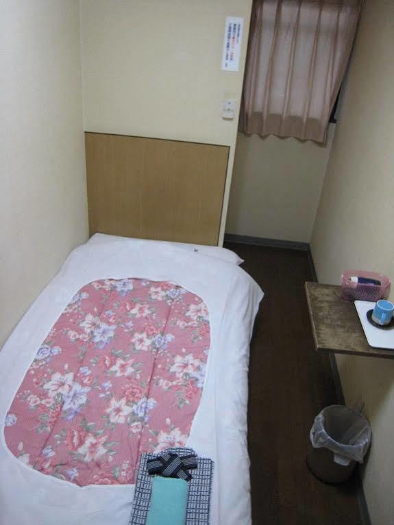 Fukusen Hostel Tokio Buitenkant foto